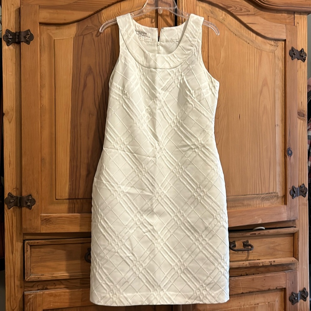 Evan Picone Cream Textured Sleeveless Sheath Dress